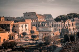 Lire la suite à propos de l’article Le Colisée : Astuces pour une visite inoubliable dans l’amphithéâtre emblématique